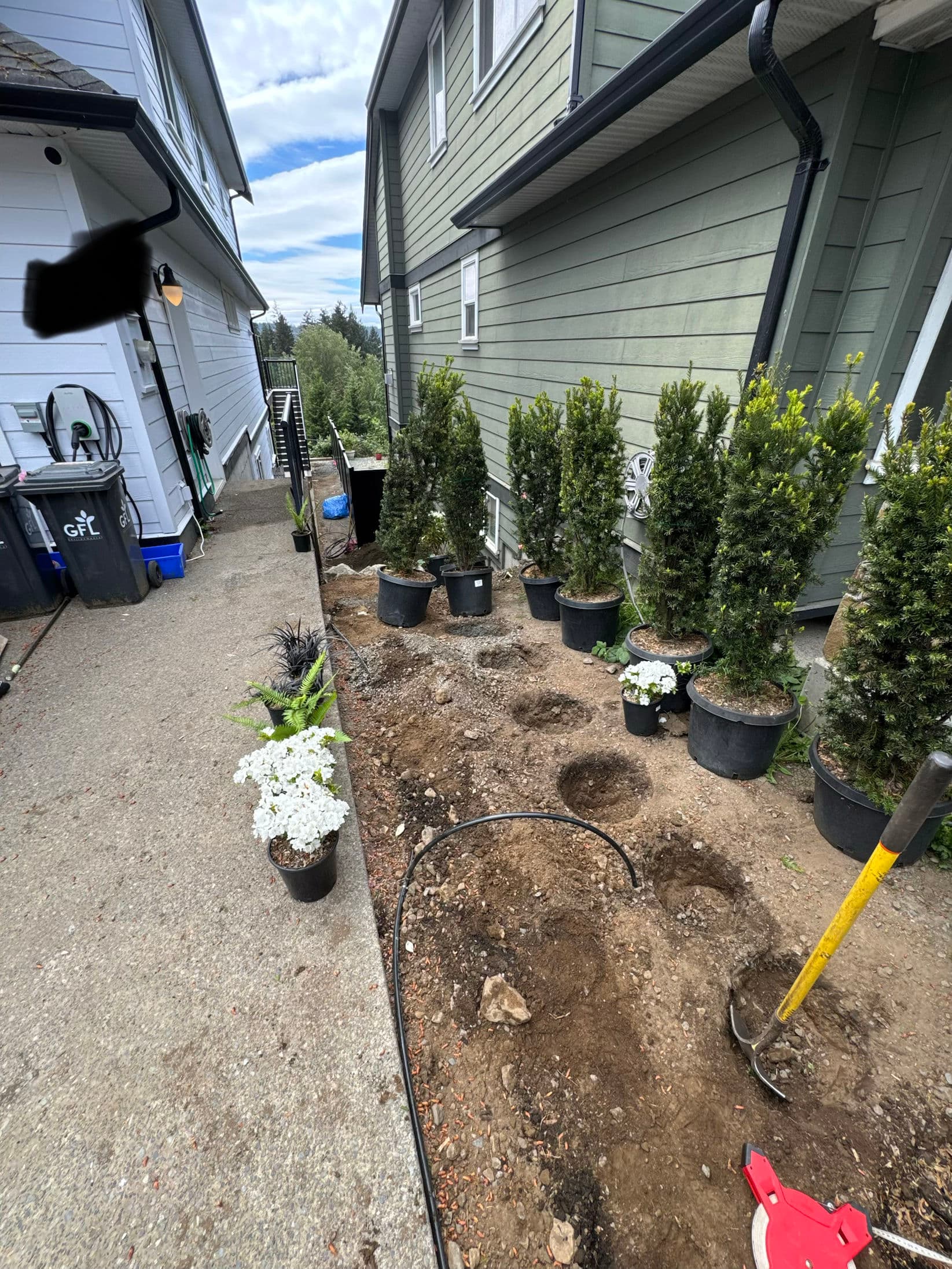 Gallery photos for Bare Front Bed Gets a Full Garden and Mulch Makeover: Image #1