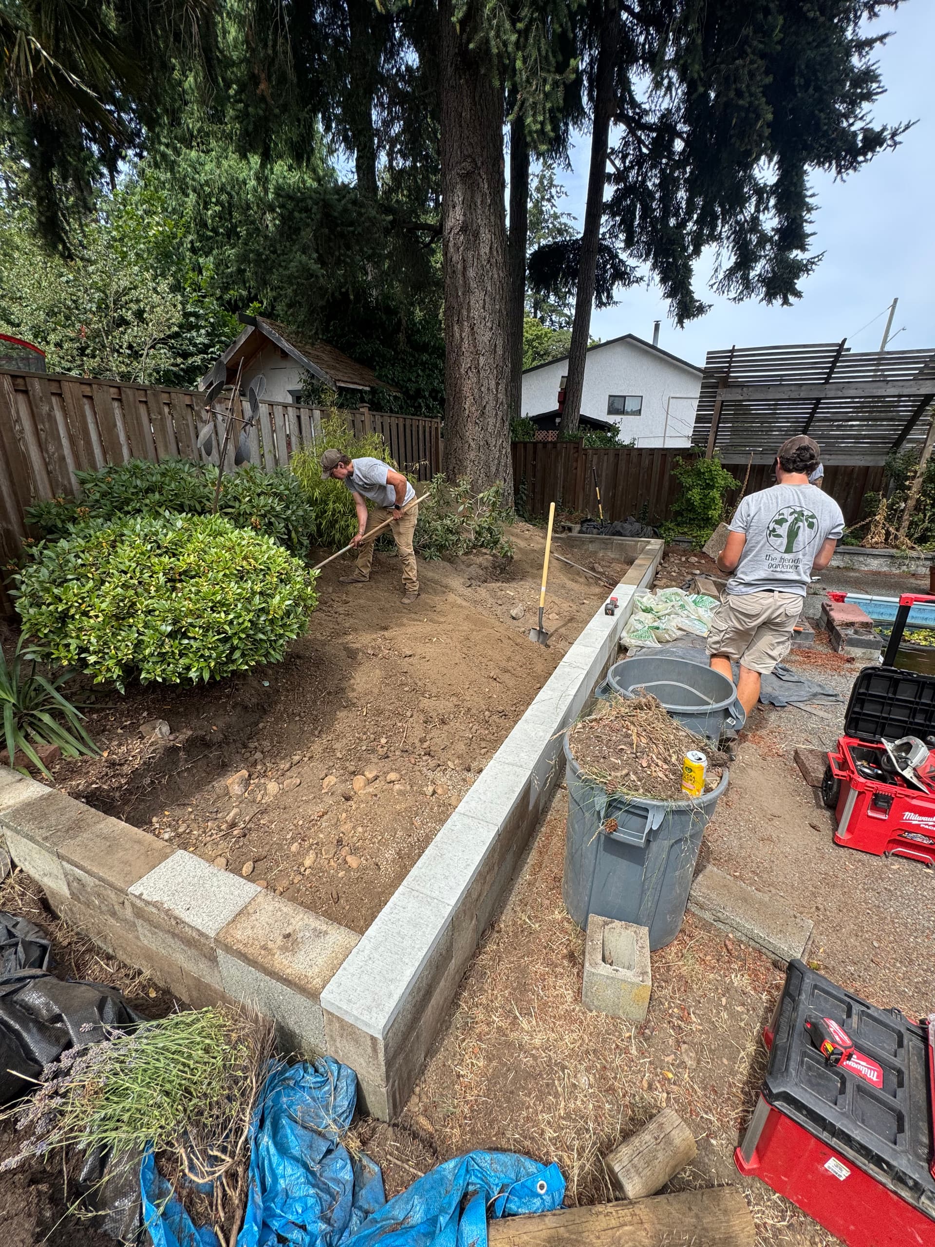 Gallery photos for Finishing an Unfinished Garden Bed and Retaining Wall: Image #3
