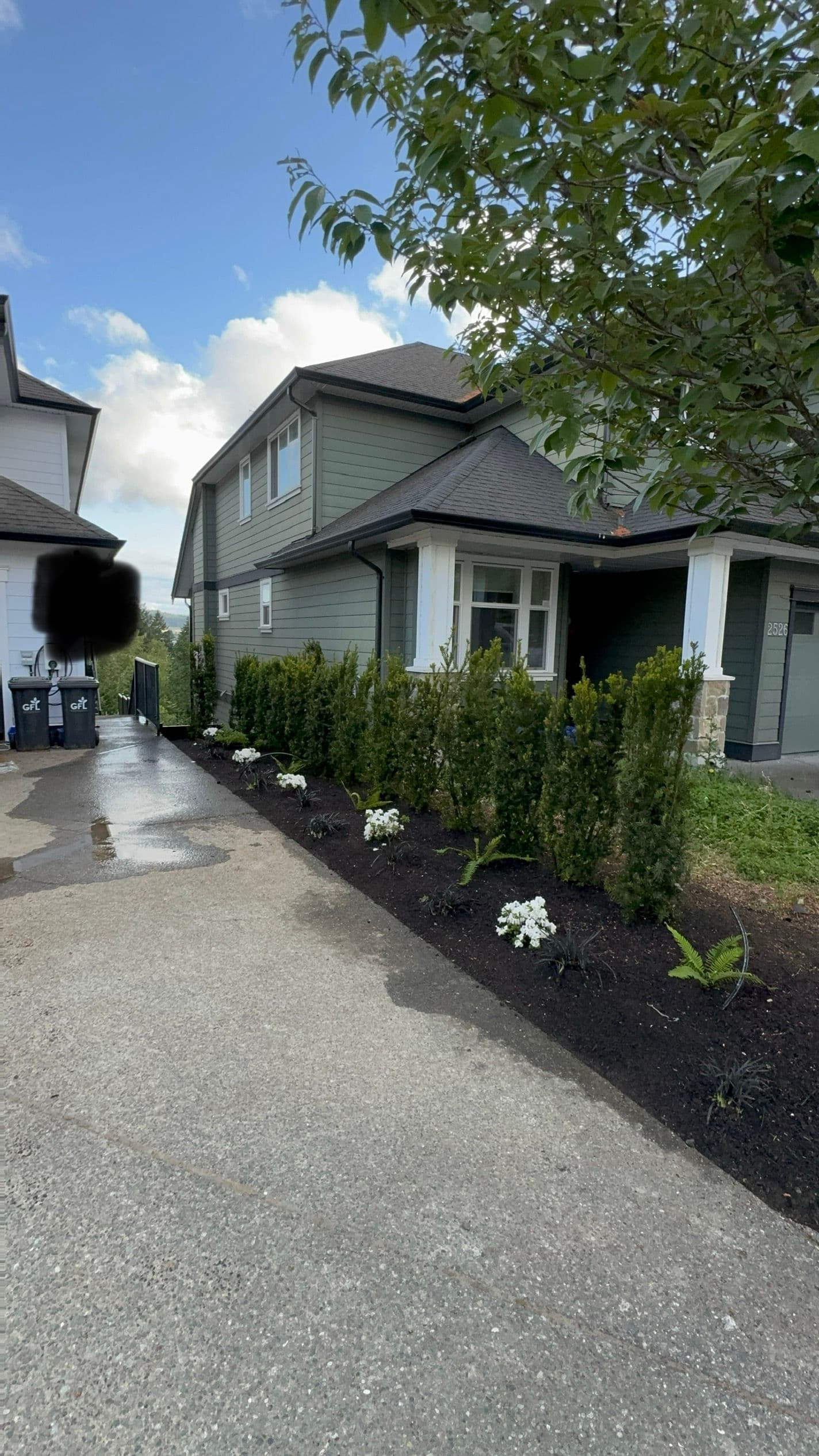 Gallery photos for Bare Front Bed Gets a Full Garden and Mulch Makeover: Image #2