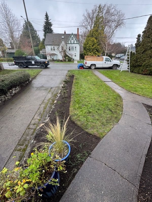 Garden and Lawn Maintenance - Stunning Curb Appeal