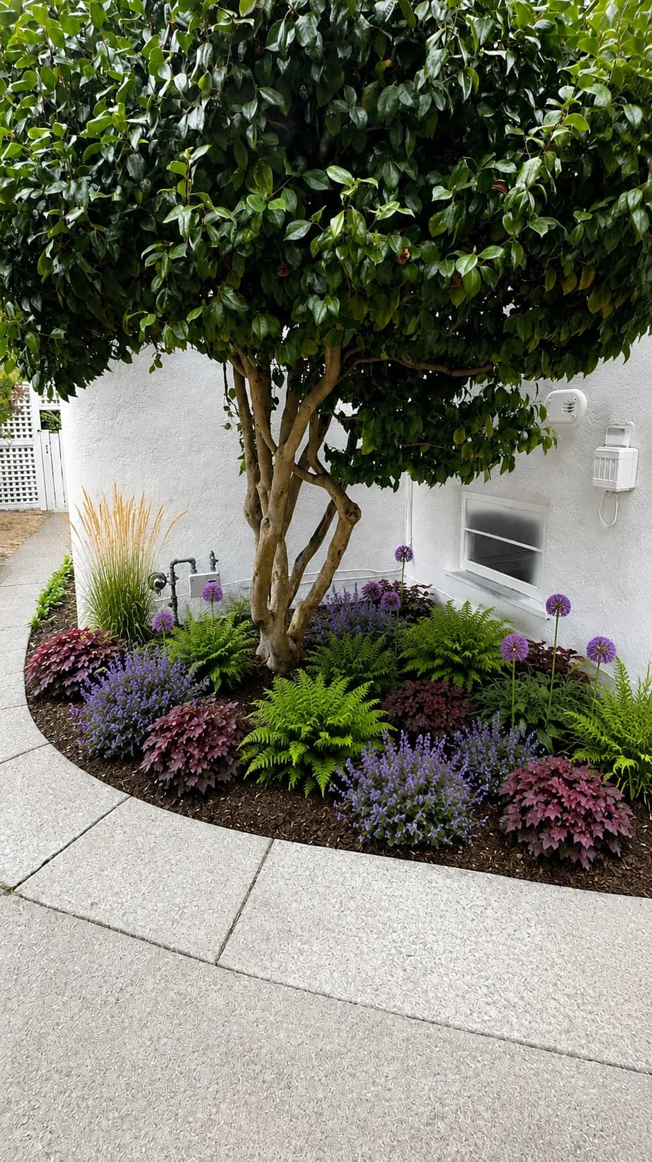 Gallery photos for Fresh Bed Lines, Mulch, and Plantings That Only Get Better: Image #2