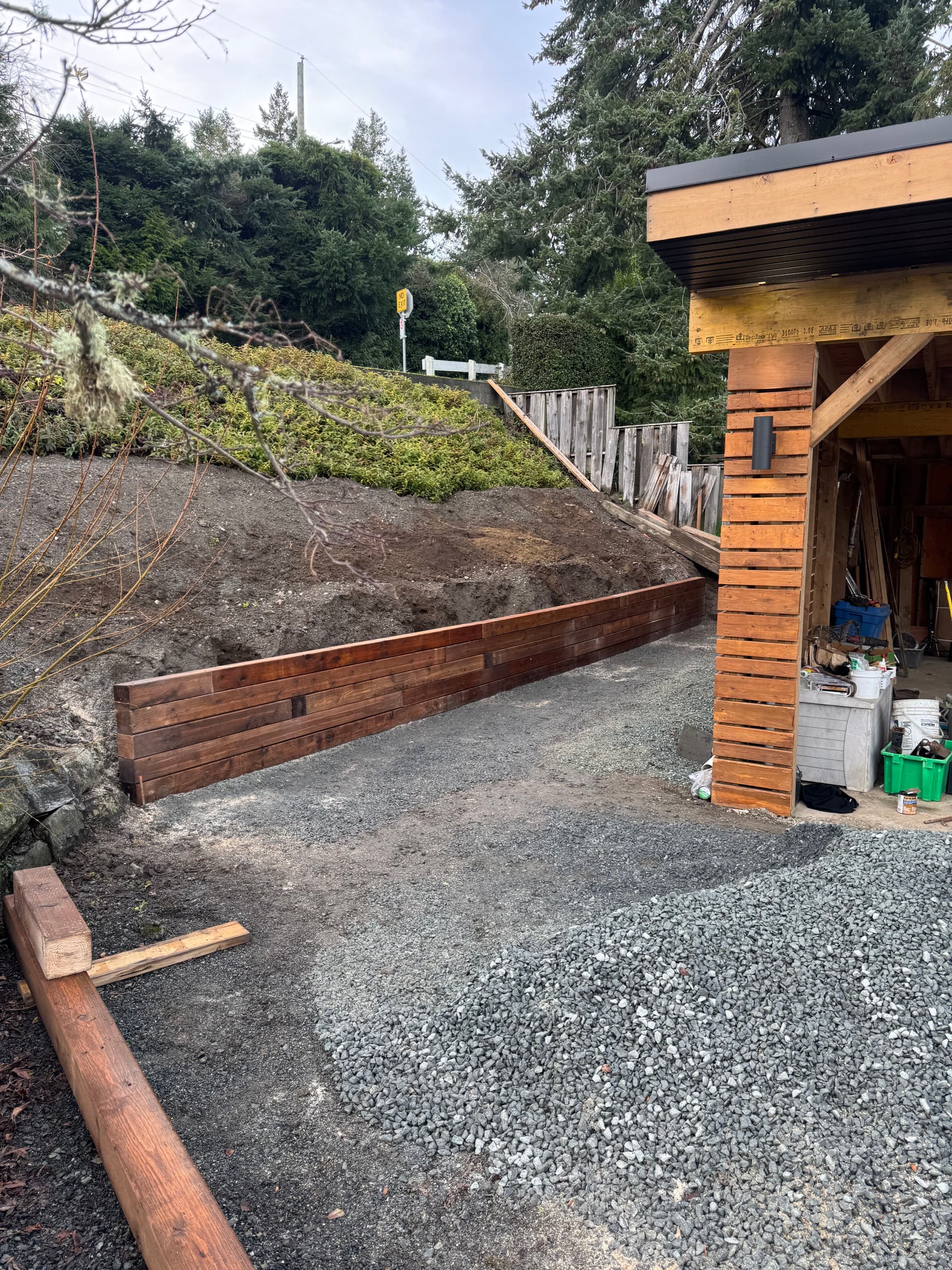 Gallery photos for Crafting a Durable Retaining Wall: Image #3