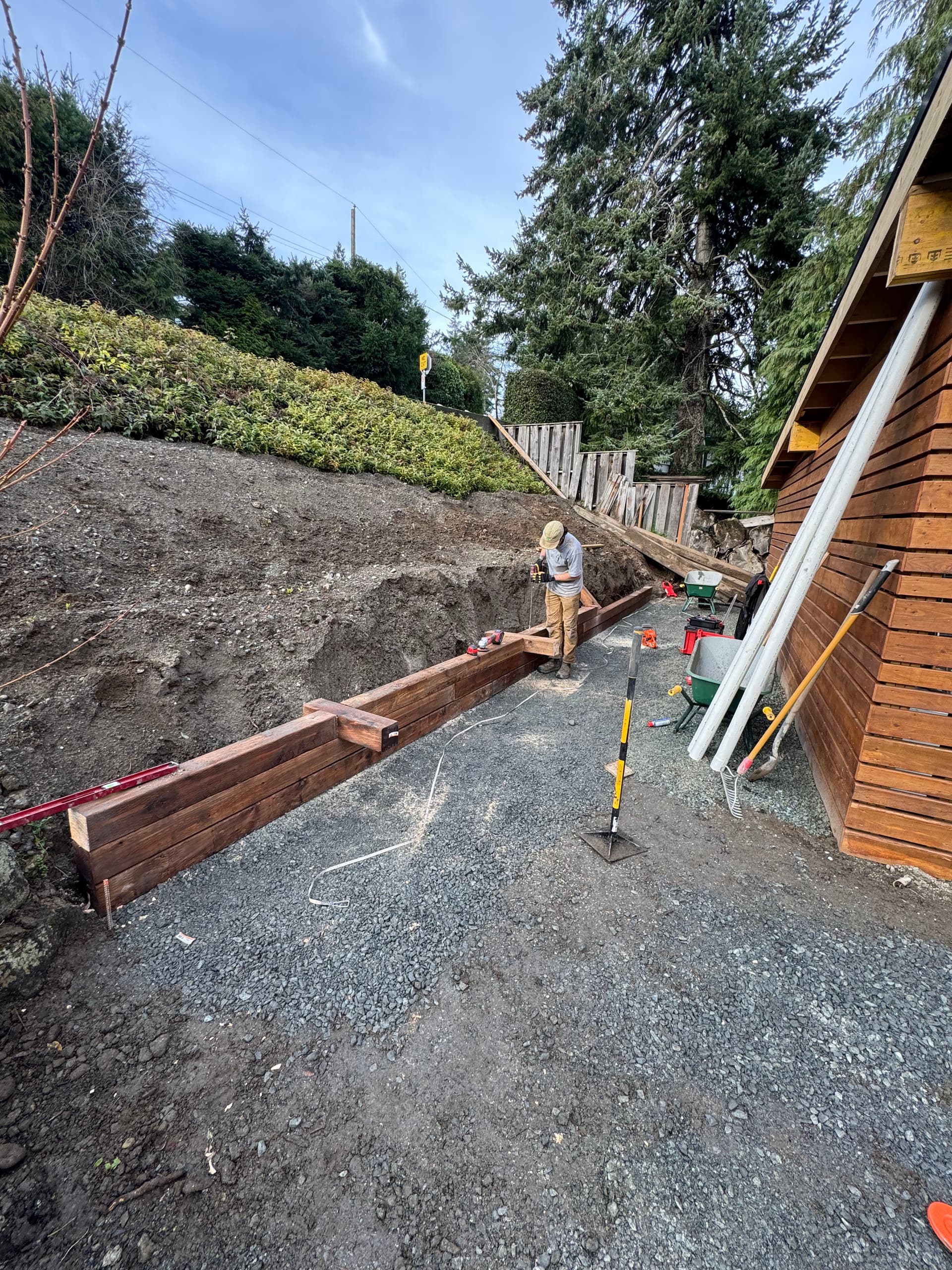 Gallery photos for Crafting a Durable Retaining Wall: Image #2