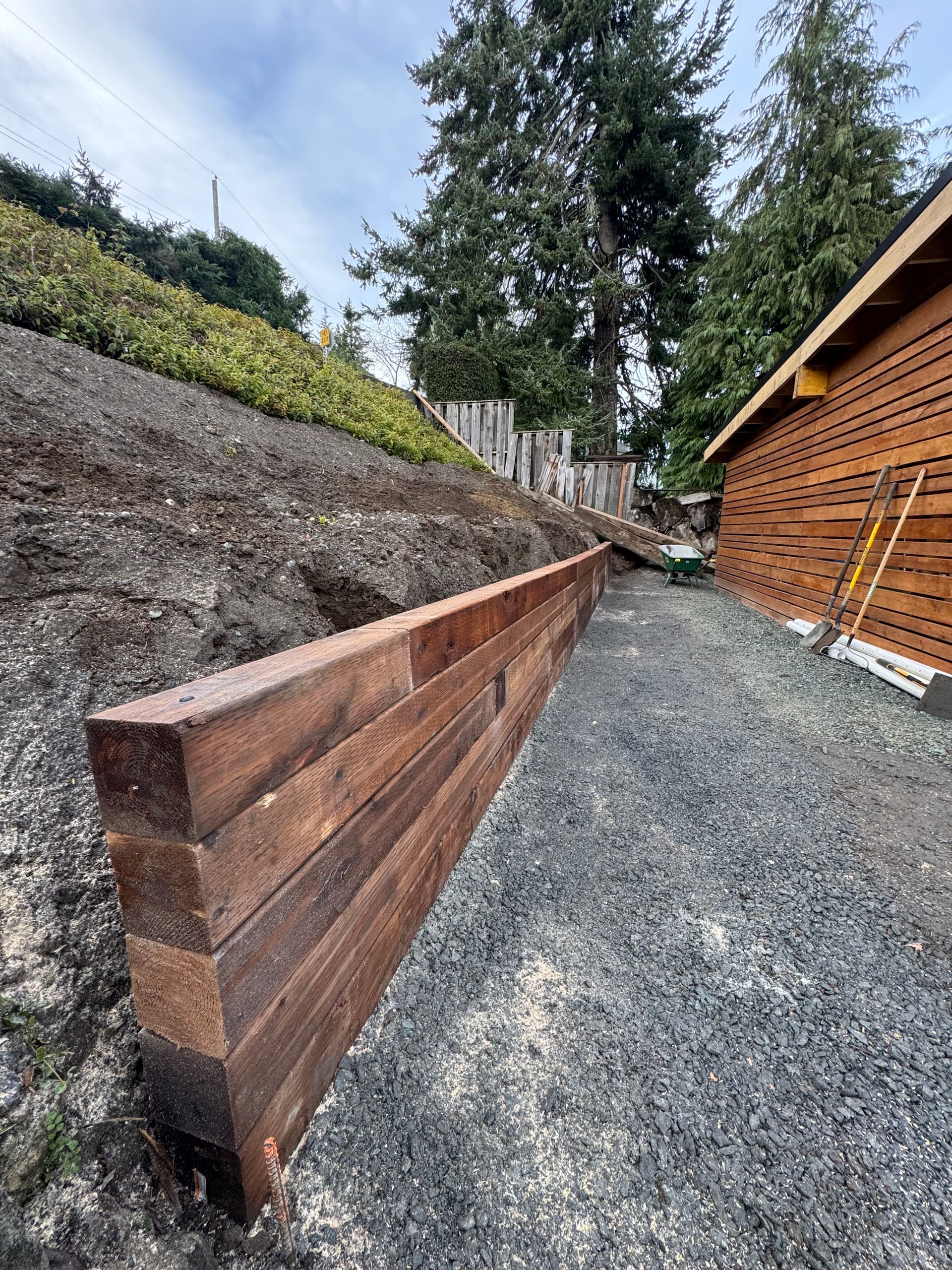 Gallery photos for Crafting a Durable Retaining Wall: Image #4
